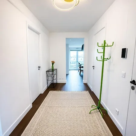 Centre Roof Terrace Penthouse With Parking *